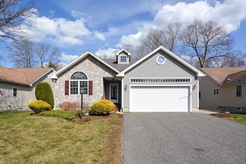 43 Haven Way, Ashland, Massachusetts, 2 Bedrooms Bedrooms, 6 Rooms Rooms,2.5 BathroomsBathrooms,Residential,For Sale,Haven Way,73367027