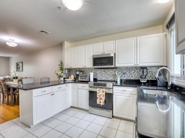 625 Revere Beach Pkwy, Revere, Massachusetts, 3 Bedrooms Bedrooms, 6 Rooms Rooms,2.5 BathroomsBathrooms,Residential,For Sale,Revere Beach Pkwy,73392213