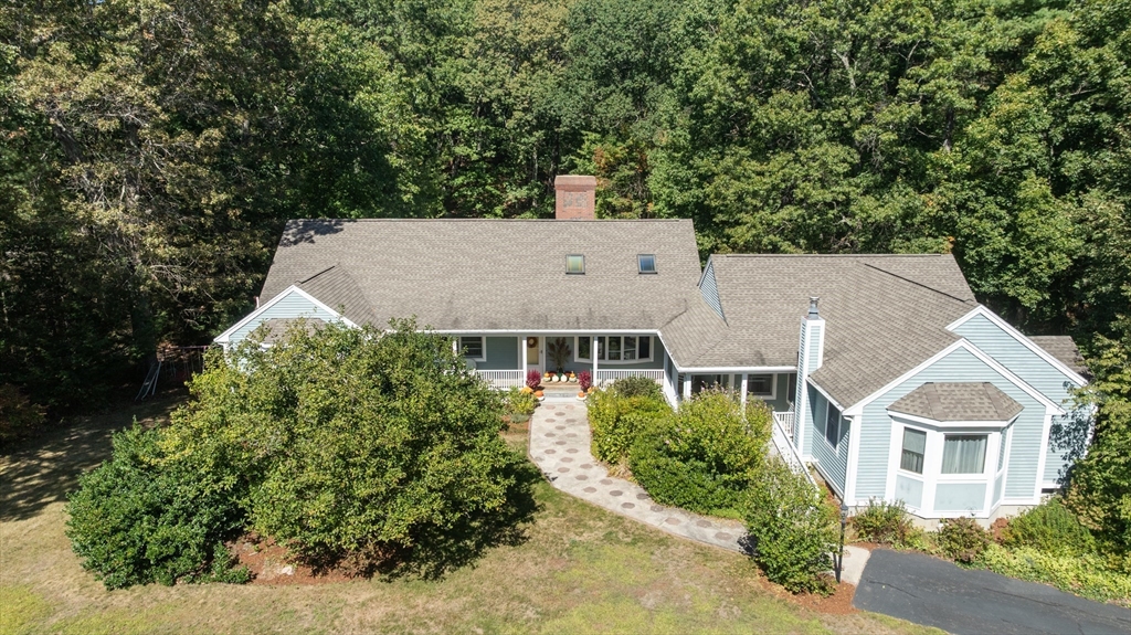 19 James, Middleton, Massachusetts, 5 Bedrooms Bedrooms, 14 Rooms Rooms,5 BathroomsBathrooms,Residential Income,For Sale,James,73434220