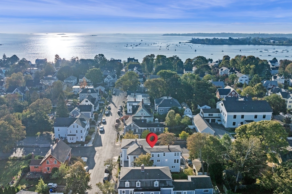 15 Thorndike St, Beverly, Massachusetts, 8 Bedrooms Bedrooms, 18 Rooms Rooms,4 BathroomsBathrooms,Residential Income,For Sale,Thorndike St,73442049