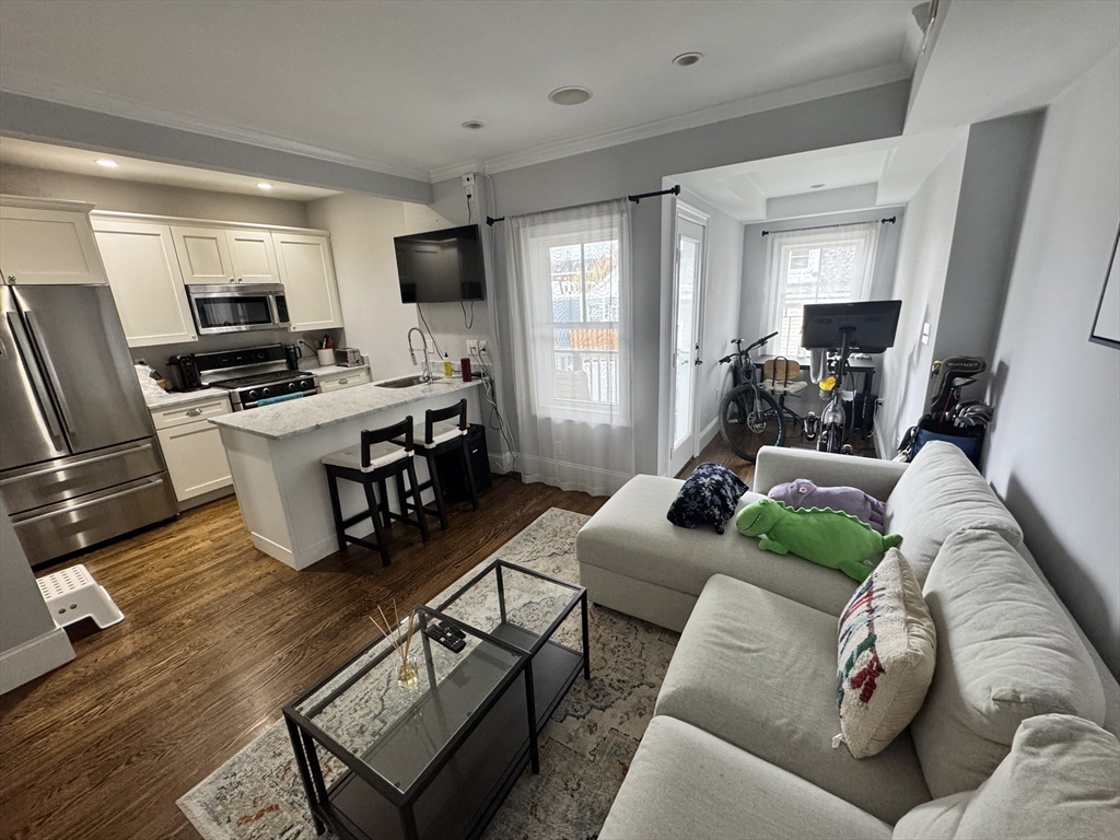 252 Bowen Street, Boston, Massachusetts, 1 Bedroom Bedrooms, 3 Rooms Rooms,1 BathroomBathrooms,Residential Lease,For Rent,Bowen Street,73448149