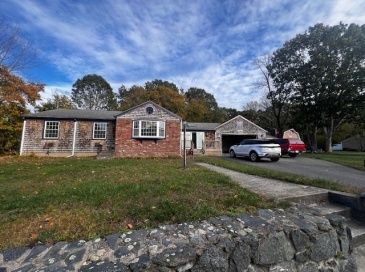 1823 Meridian St, Fall River, Massachusetts, 3 Bedrooms Bedrooms, 5 Rooms Rooms,1 BathroomBathrooms,Residential Lease,For Rent,Meridian St,73444190