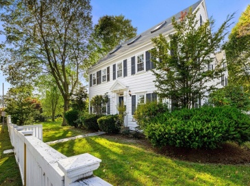 30 Spray Ave, Marblehead, Massachusetts, 3 Bedrooms Bedrooms, 10 Rooms Rooms,3 BathroomsBathrooms,Residential Lease,For Rent,Spray Ave,73442496
