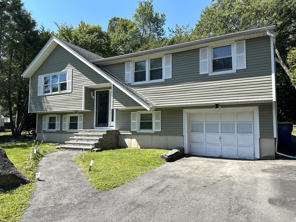 14 Anderson Dr., Randolph, Massachusetts, 4 Bedrooms Bedrooms, 7 Rooms Rooms,2 BathroomsBathrooms,Residential,For Sale,Anderson Dr.,73410409