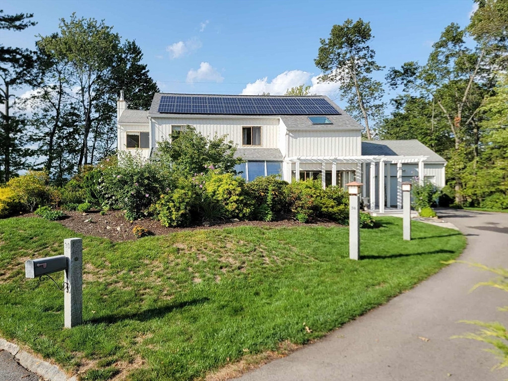 30 Clearview Drive, Nashua, New Hampshire, 4 Bedrooms Bedrooms, 10 Rooms Rooms,2.5 BathroomsBathrooms,Residential,For Sale,Clearview Drive,73429975