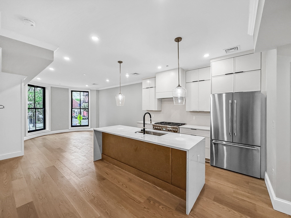 667 Tremont Street, Boston, Massachusetts, 2 Bedrooms Bedrooms, 4 Rooms Rooms,2 BathroomsBathrooms,Residential,For Sale,Tremont Street,73380073