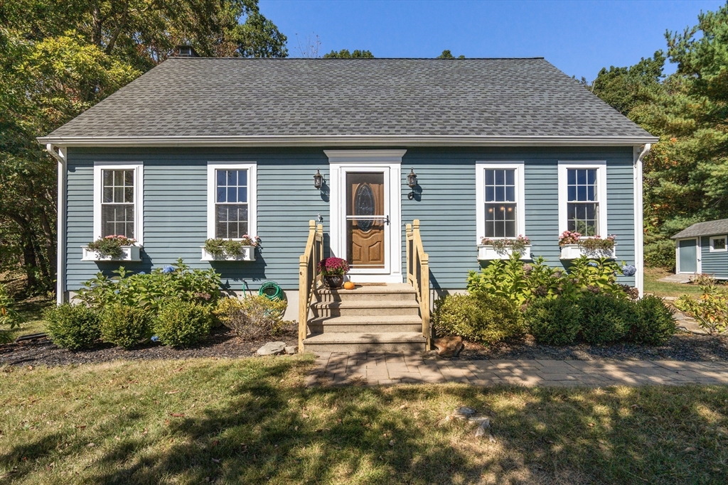 6 Hickory Dr, Rutland, Massachusetts, 3 Bedrooms Bedrooms, 6 Rooms Rooms,1.5 BathroomsBathrooms,Residential,For Sale,Hickory Dr,73439329