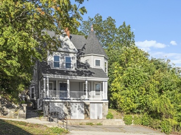 283 Broadway, Methuen, Massachusetts, 5 Bedrooms Bedrooms, 11 Rooms Rooms,3.5 BathroomsBathrooms,Residential Income,For Sale,Broadway,73423314