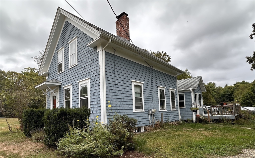 184 Rocky Meadow St, Middleboro, Massachusetts, 3 Bedrooms Bedrooms, 8 Rooms Rooms,1 BathroomBathrooms,Residential,For Sale,Rocky Meadow St,73429790