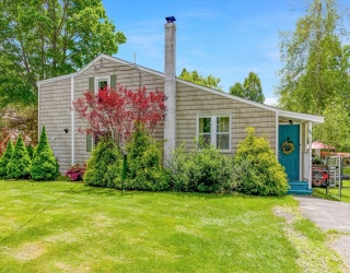 68 Cottage Rd, Newbury, Massachusetts, 2 Bedrooms Bedrooms, 6 Rooms Rooms,1 BathroomBathrooms,Residential,For Sale,Cottage Rd,73427668