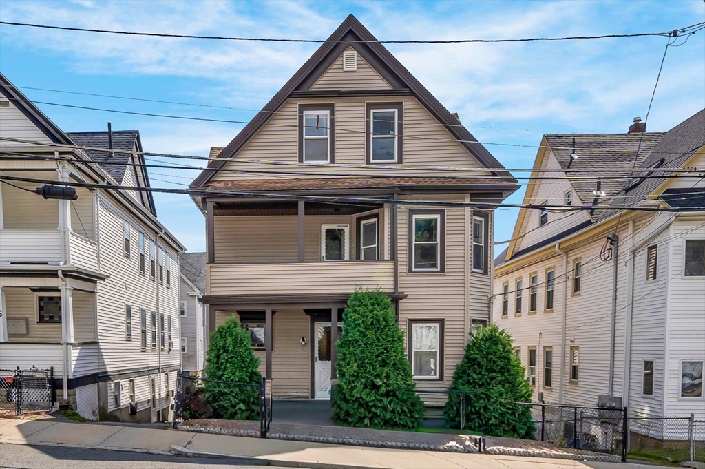 11 Starbird St, Malden, Massachusetts, 5 Bedrooms Bedrooms, 13 Rooms Rooms,3 BathroomsBathrooms,Residential Income,For Sale,Starbird St,73433444