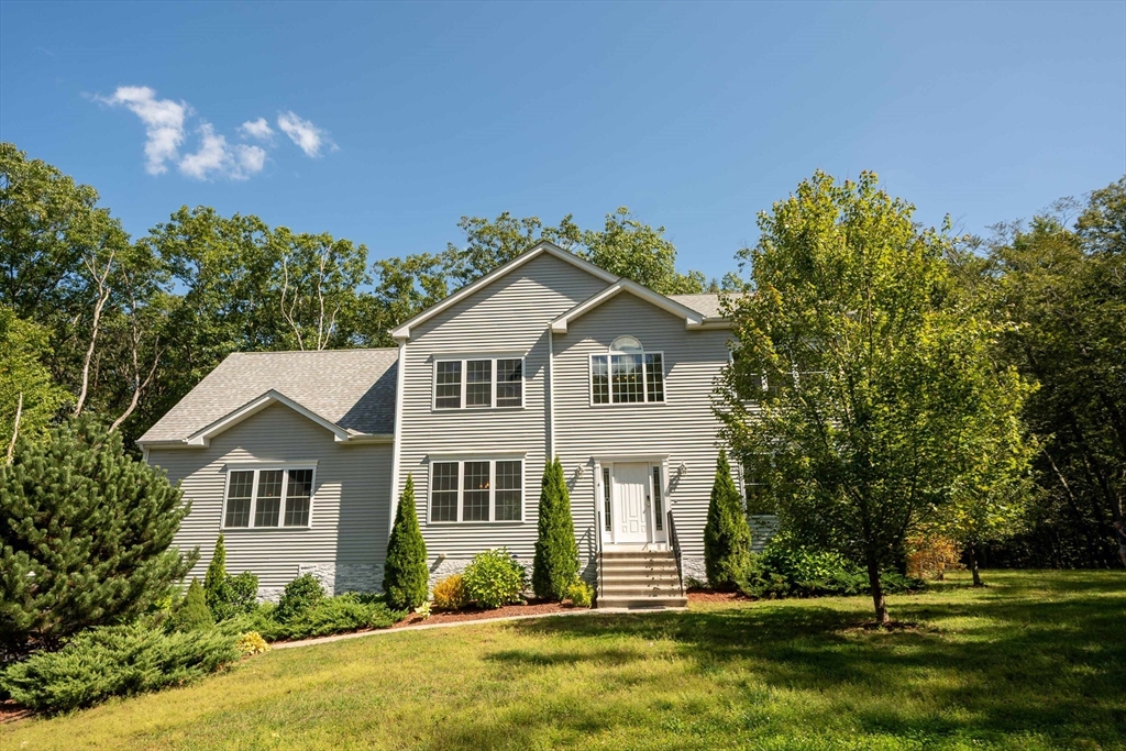 4 Farrar Rd, Upton, Massachusetts, 4 Bedrooms Bedrooms, 8 Rooms Rooms,3 BathroomsBathrooms,Residential,For Sale,Farrar Rd,73430563