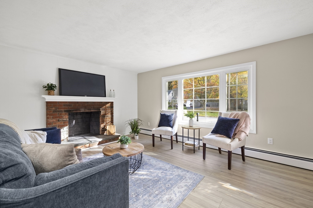 25 Pimental Drive, Seekonk, Massachusetts, 3 Bedrooms Bedrooms, 5 Rooms Rooms,2 BathroomsBathrooms,Residential,For Sale,Pimental Drive,73447410