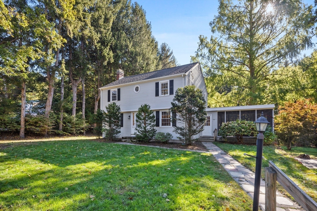 16 Woodrow Street, Hudson, Massachusetts, 4 Bedrooms Bedrooms, 8 Rooms Rooms,1.5 BathroomsBathrooms,Residential,For Sale,Woodrow Street,73443326