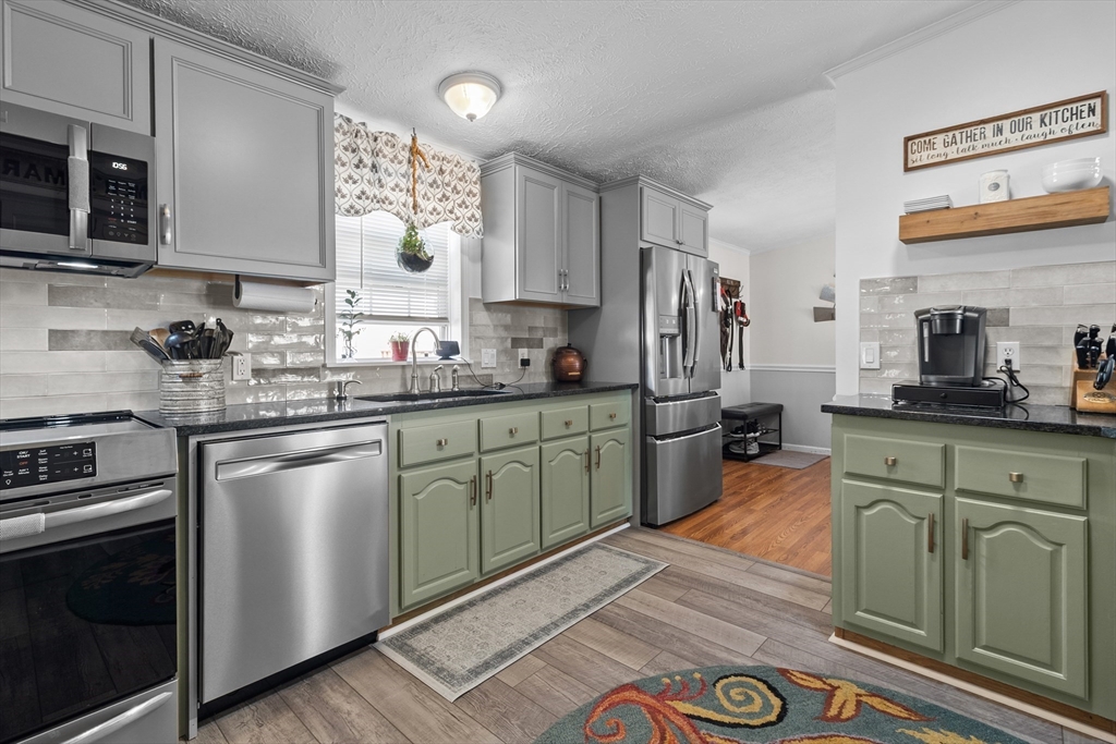 70 Blackbird, Tiverton, Rhode Island, 3 Bedrooms Bedrooms, 7 Rooms Rooms,2 BathroomsBathrooms,Residential,For Sale,Blackbird,73436455