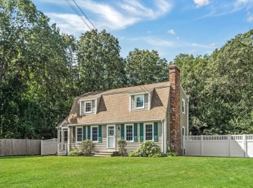 12 Knollcrest Cir, Attleboro, Massachusetts, 4 Bedrooms Bedrooms, 9 Rooms Rooms,2 BathroomsBathrooms,Residential,For Sale,Knollcrest Cir,73410904