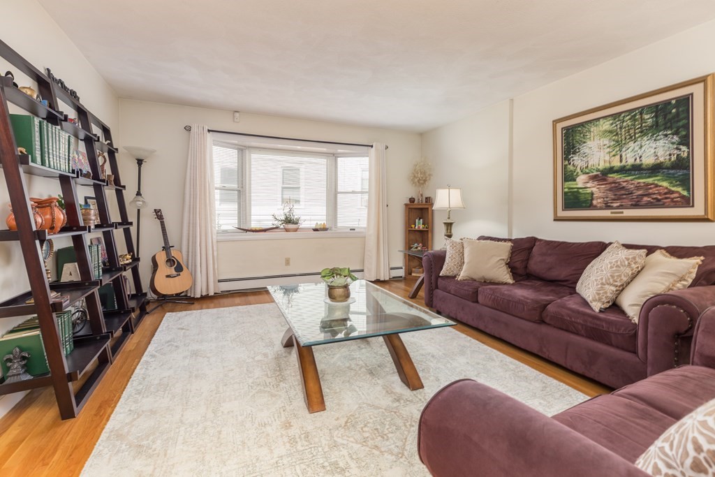 14 Belmont Street, Somerville, Massachusetts, 3 Bedrooms Bedrooms, 6 Rooms Rooms,2.5 BathroomsBathrooms,Residential Lease,For Rent,Belmont Street,73436636
