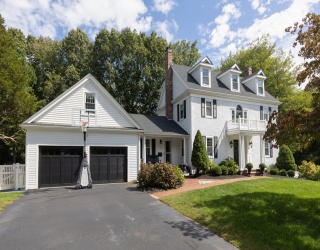 11 Golfview Dr, Hingham, Massachusetts, 4 Bedrooms Bedrooms, 8 Rooms Rooms,3.5 BathroomsBathrooms,Residential,For Sale,Golfview Dr,73435731