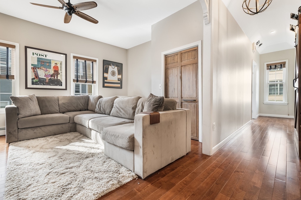 764 East 3rd Street, Boston, Massachusetts, 2 Bedrooms Bedrooms, 4 Rooms Rooms,2 BathroomsBathrooms,Residential Lease,For Rent,East 3rd Street,73453587