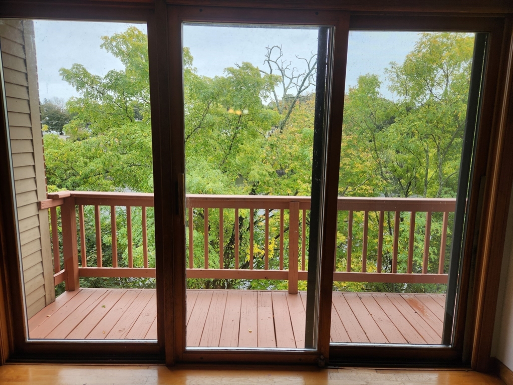 333 1st Boulevard, Lowell, Massachusetts, 2 Bedrooms Bedrooms, 4 Rooms Rooms,1 BathroomBathrooms,Residential Lease,For Rent,1st Boulevard,73442487