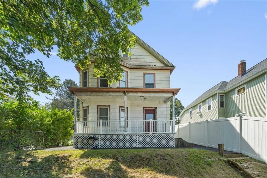 620 Franklin St, Worcester, Massachusetts, 7 Bedrooms Bedrooms, 14 Rooms Rooms,3 BathroomsBathrooms,Residential Income,For Sale,Franklin St,73418325