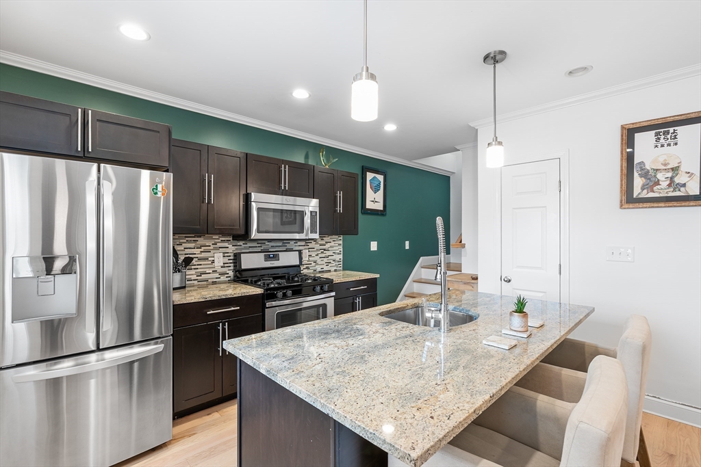 9 Lisbeth St, Lexington, Massachusetts, 2 Bedrooms Bedrooms, 5 Rooms Rooms,1.5 BathroomsBathrooms,Residential Lease,For Rent,Lisbeth St,73438479