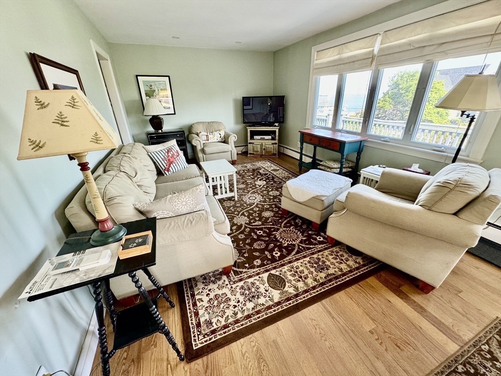 23 Glover Avenue 10/1-5/31, Hull, Massachusetts, 2 Bedrooms Bedrooms, 4 Rooms Rooms,1 BathroomBathrooms,Residential Lease,For Rent,Glover Avenue 10/1-5/31,73439807