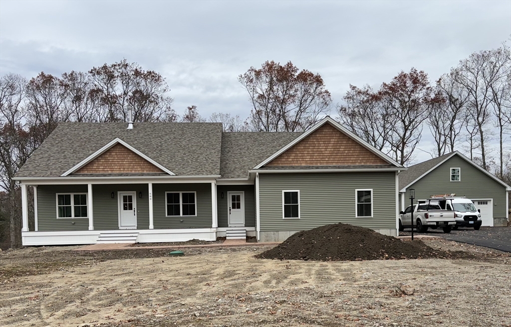 680 Pine St, Seekonk, Massachusetts, 3 Bedrooms Bedrooms, 7 Rooms Rooms,2.5 BathroomsBathrooms,Residential,For Sale,Pine St,73292942