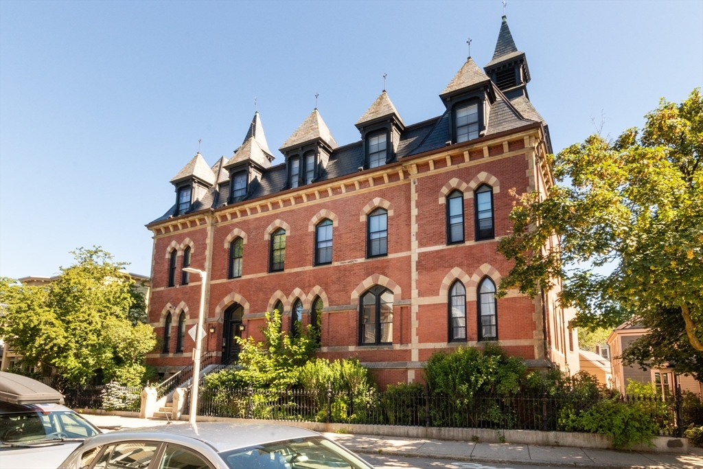 28 Seaverns Ave, Boston, Massachusetts, 3 Bedrooms Bedrooms, 5 Rooms Rooms,2 BathroomsBathrooms,Residential Lease,For Rent,Seaverns Ave,73451840