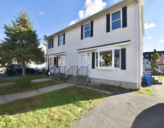 70-72 Center St, Holyoke, Massachusetts, 6 Bedrooms Bedrooms, 10 Rooms Rooms,3 BathroomsBathrooms,Residential Income,For Sale,Center St,73446194