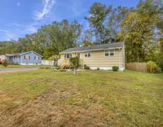 4 Marble Rd, Enfield, Connecticut, 3 Bedrooms Bedrooms, 5 Rooms Rooms,1 BathroomBathrooms,Residential,For Sale,Marble Rd,73445356