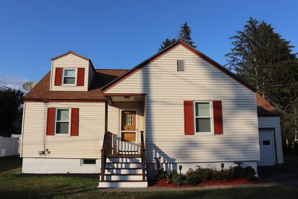 11 Fitchburg, Ayer, Massachusetts, 2 Bedrooms Bedrooms, 5 Rooms Rooms,1 BathroomBathrooms,Residential Lease,For Rent,Fitchburg,73418798