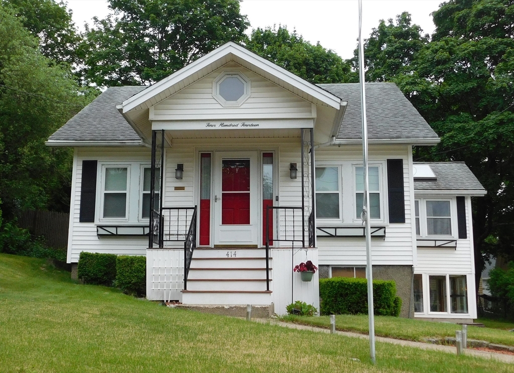 414 Cedar St, Dedham, Massachusetts, 3 Bedrooms Bedrooms, 6 Rooms Rooms,1 BathroomBathrooms,Residential,For Sale,Cedar St,73386537