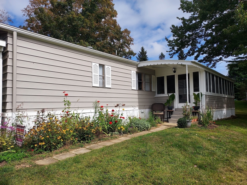 34 Cedar Ln, Wales, Massachusetts, 2 Bedrooms Bedrooms, 7 Rooms Rooms,2 BathroomsBathrooms,Residential,For Sale,Cedar Ln,73428347