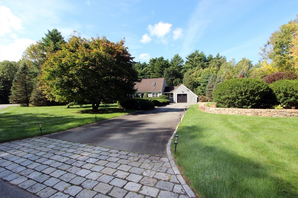 14 Jennifer Lane, Lakeville, Massachusetts, 3 Bedrooms Bedrooms, 6 Rooms Rooms,2 BathroomsBathrooms,Residential,For Sale,Jennifer Lane,73437608