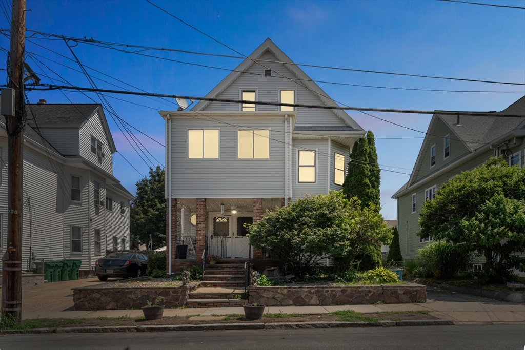 53 Sheridan Avenue, Medford, Massachusetts, 5 Bedrooms Bedrooms, 12 Rooms Rooms,2 BathroomsBathrooms,Residential Income,For Sale,Sheridan Avenue,73418942