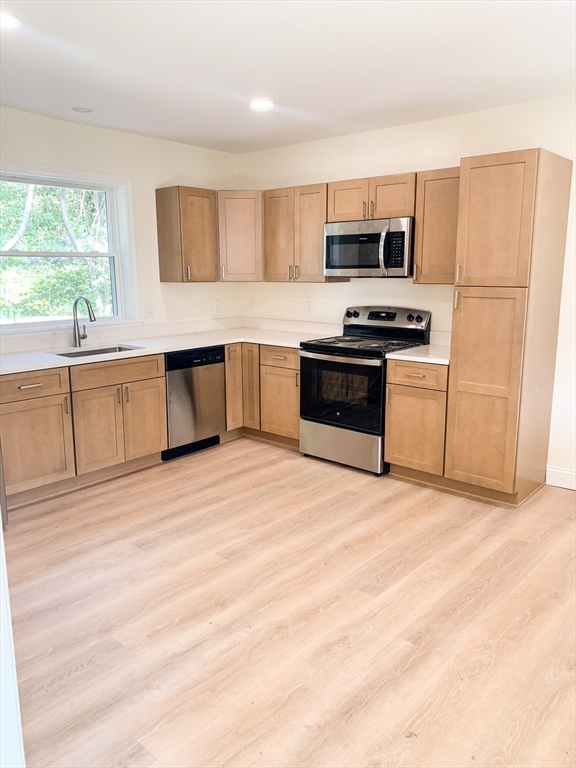 43 Bates, Northampton, Massachusetts, 3 Bedrooms Bedrooms, 5 Rooms Rooms,1 BathroomBathrooms,Residential Lease,For Rent,Bates,73438572