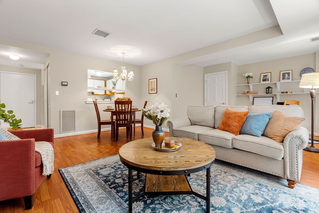 1 Watermill Pl, Arlington, Massachusetts, 1 Bedroom Bedrooms, 3 Rooms Rooms,1.5 BathroomsBathrooms,Residential,For Sale,Watermill Pl,73444587