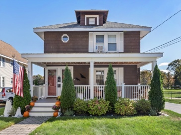 66 Gould St, Wakefield, Massachusetts, 4 Bedrooms Bedrooms, 10 Rooms Rooms,2 BathroomsBathrooms,Residential Income,For Sale,Gould St,73443959 66 Gould St, Wakefield, Massachusetts, 4 Bedrooms Bedrooms, 10 Rooms Rooms,2 BathroomsBathrooms,Residential Income,For Sale,Gould St,73443959