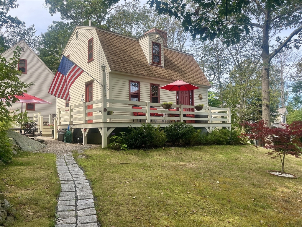6 Spring Ln, Rockport, Massachusetts, 2 Bedrooms Bedrooms, 5 Rooms Rooms,1 BathroomBathrooms,Residential Lease,For Rent,Spring Ln,73431239