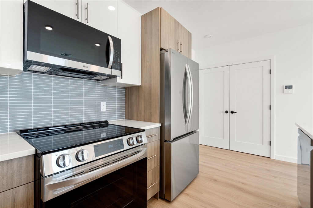 40 Centre St, Brookline, Massachusetts, 2 Bedrooms Bedrooms, 3 Rooms Rooms,2 BathroomsBathrooms,Residential Lease,For Rent,Centre St,73383886