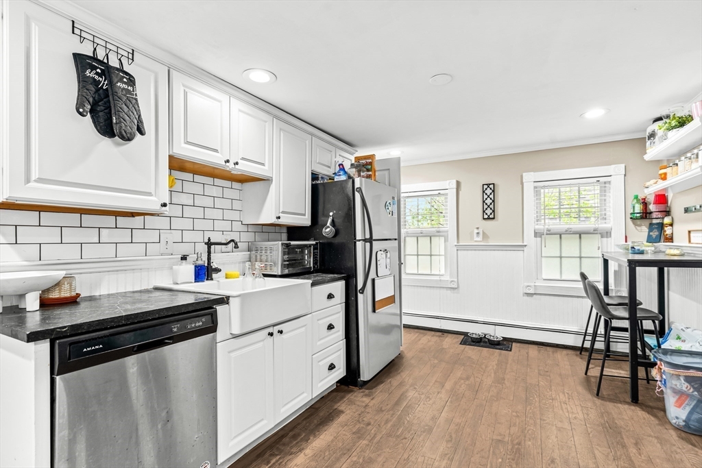 121 Franklin Street, Stoneham, Massachusetts, 2 Bedrooms Bedrooms, 4 Rooms Rooms,1 BathroomBathrooms,Residential Lease,For Rent,Franklin Street,73444576