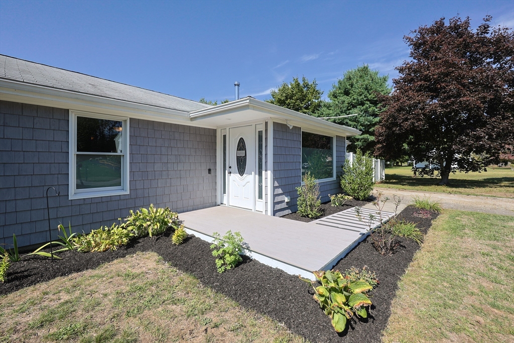 8 Denise Ave, Freetown, Massachusetts, 2 Bedrooms Bedrooms, 6 Rooms Rooms,1 BathroomBathrooms,Residential,For Sale,Denise Ave,73432243