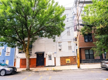 8 Everett St, Boston, Massachusetts, 6 Bedrooms Bedrooms, 13 Rooms Rooms,3 BathroomsBathrooms,Residential Income,For Sale,Everett St,73397940