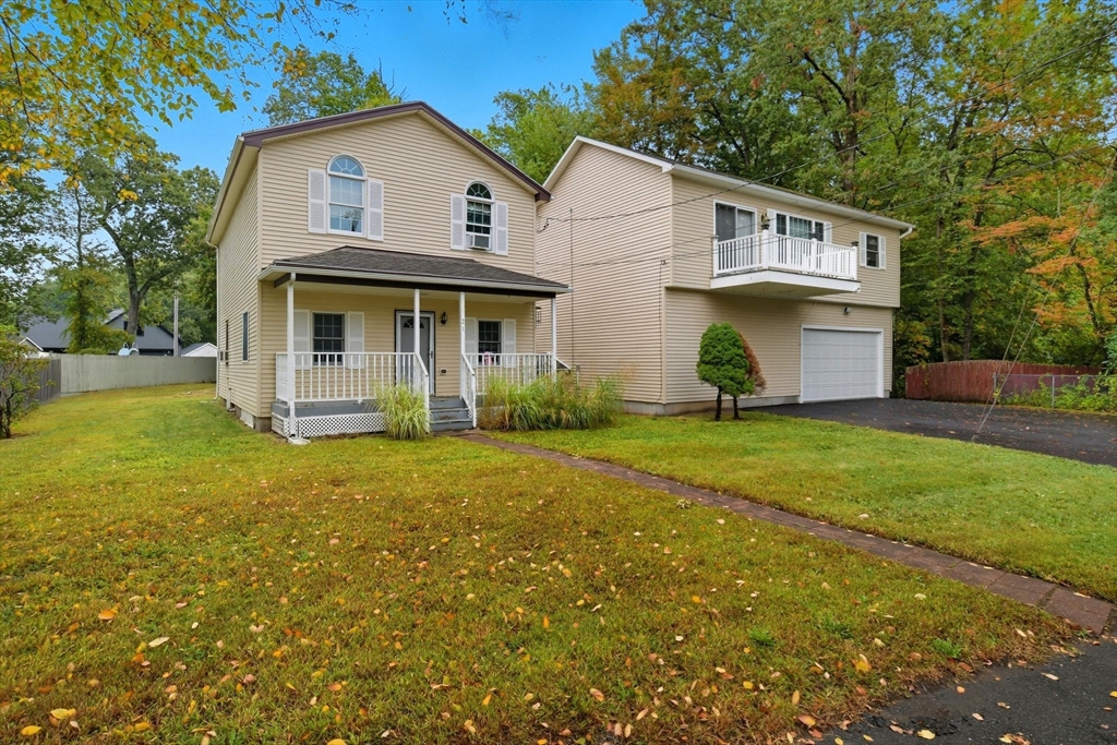 21 Grove St, Southwick, Massachusetts, 3 Bedrooms Bedrooms, 9 Rooms Rooms,3 BathroomsBathrooms,Residential,For Sale,Grove St,73436295