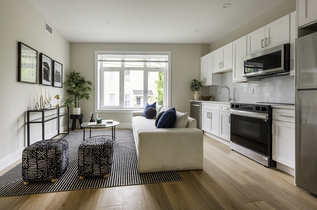 394 Mcgrath Highway, Somerville, Massachusetts, 2 Bedrooms Bedrooms, 6 Rooms Rooms,2 BathroomsBathrooms,Residential Lease,For Rent,Mcgrath Highway,73393770