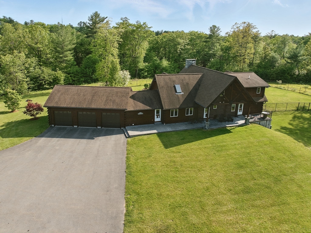 4 Paddock Road, Rutland, Massachusetts, 2 Bedrooms Bedrooms, 6 Rooms Rooms,2.5 BathroomsBathrooms,Residential,For Sale,Paddock Road,73385461