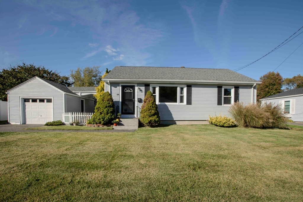 73 Bourne Rd, Swansea, Massachusetts, 2 Bedrooms Bedrooms, 4 Rooms Rooms,1 BathroomBathrooms,Residential,For Sale,Bourne Rd,73439970