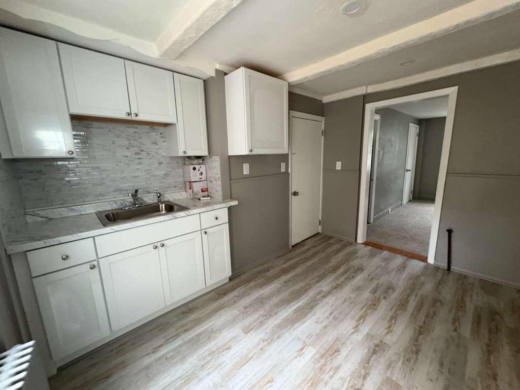 21 Whiting, North Attleboro, Massachusetts, 2 Bedrooms Bedrooms, 5 Rooms Rooms,1 BathroomBathrooms,Residential Lease,For Rent,Whiting,73447357