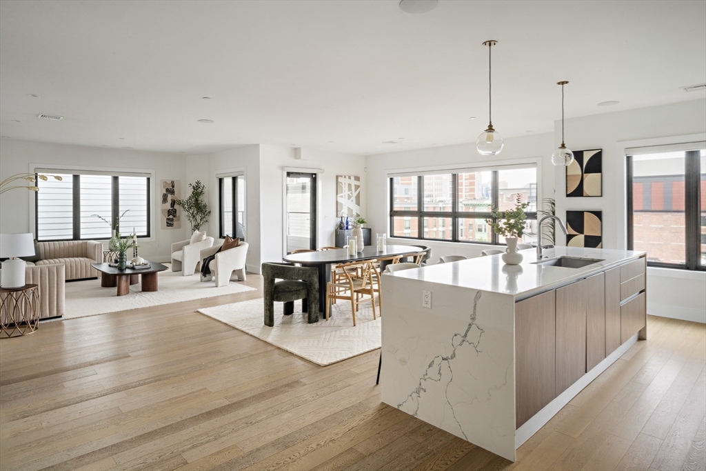 51 Silver St, Boston, Massachusetts, 3 Bedrooms Bedrooms, 7 Rooms Rooms,2 BathroomsBathrooms,Residential Lease,For Rent,Silver St,73447517